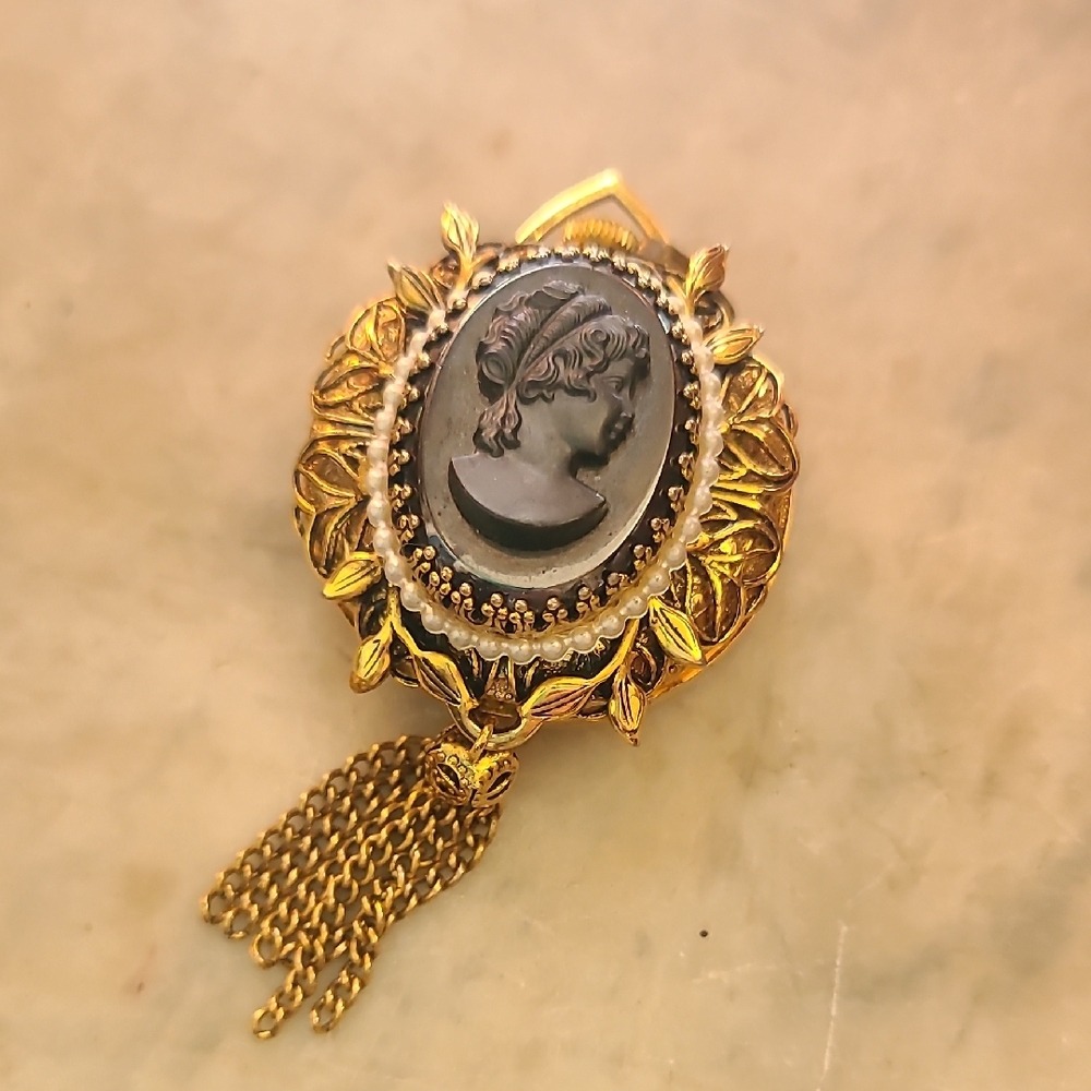Vintage Lucerne Cameo Watch Pendant